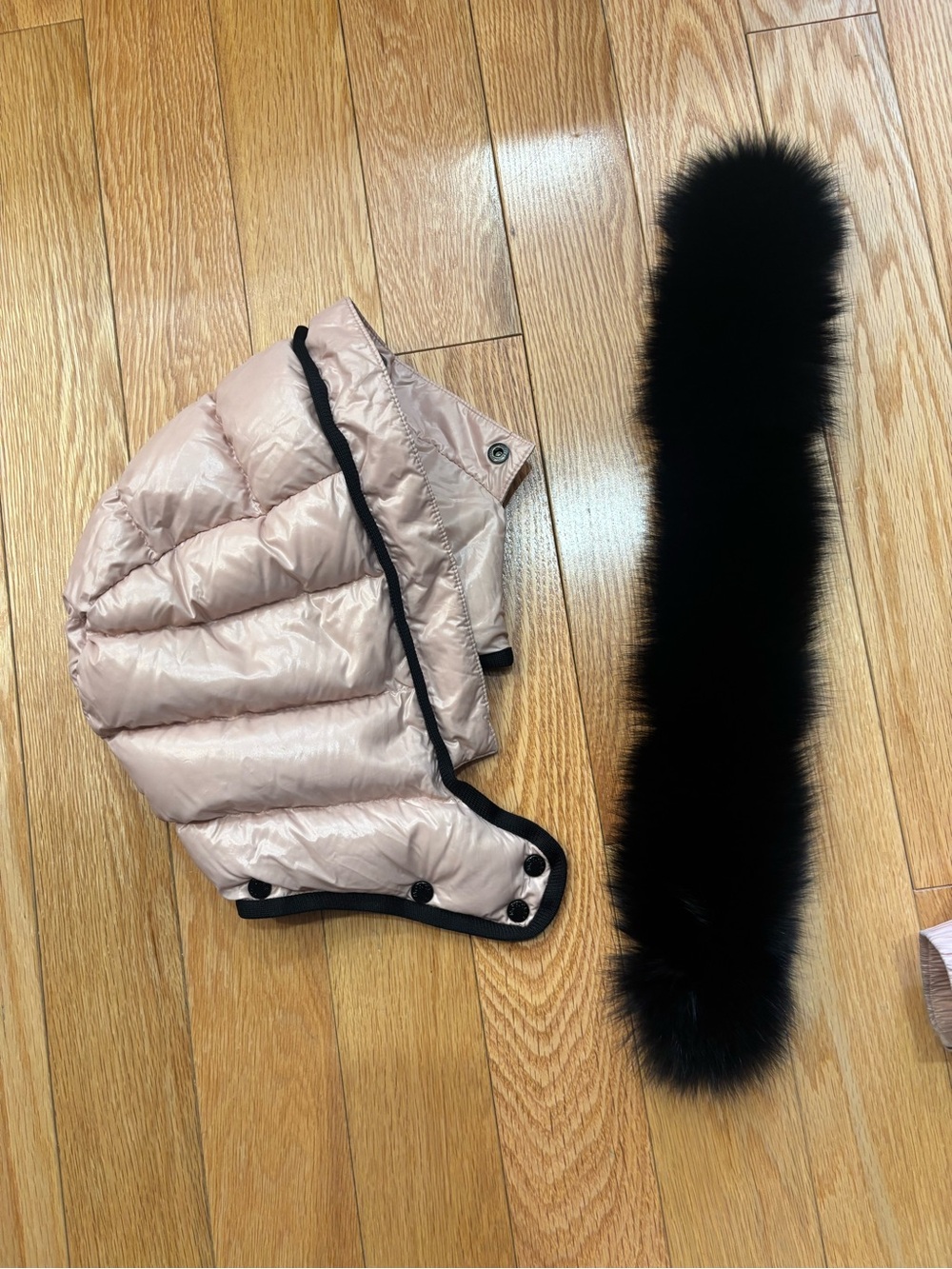 Moncler Kids Pale Pink Quilted Puffer Jacket with Fur-Trim Hood - Picture 5 of 13